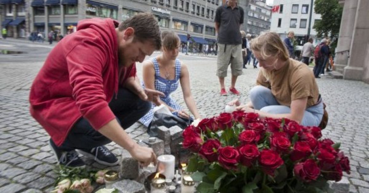 Норвегія шокована подвійним терактом 22 липня: жертвами вибуху в Осло і бійні в молодіжному таборі стали понад 90 людей, десятки поранені. / © AFP