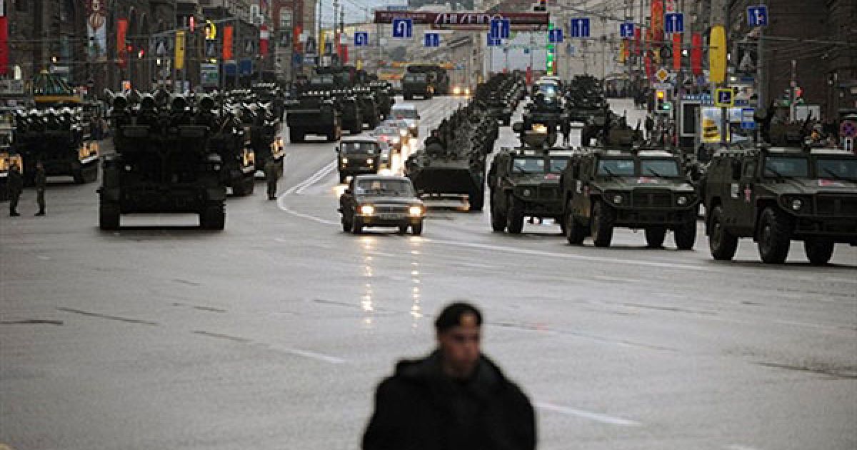 На Красній площі у Москві провели другу нічну репетицію параду Перемоги. / © AFP