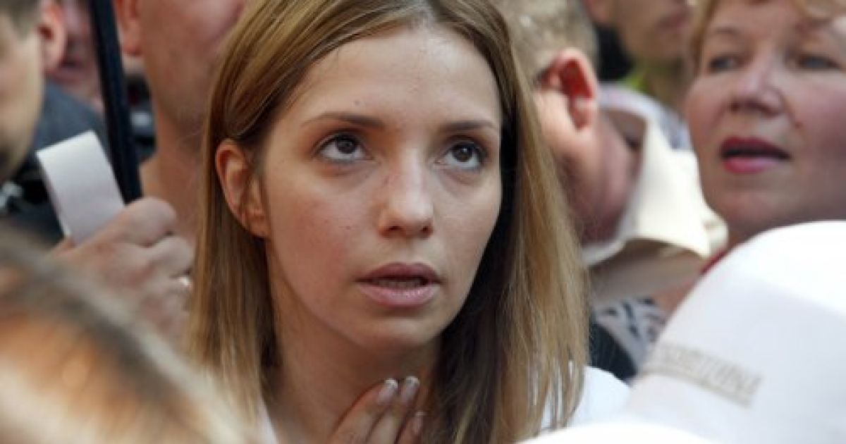 Чоловік Юлії Тимошенко Олександр та дочка Євгенія з чоловіком Шоном Карром приїхали підтримати екс-прем&rsquo;єра до будівлі Печерського суду. / © УНІАН