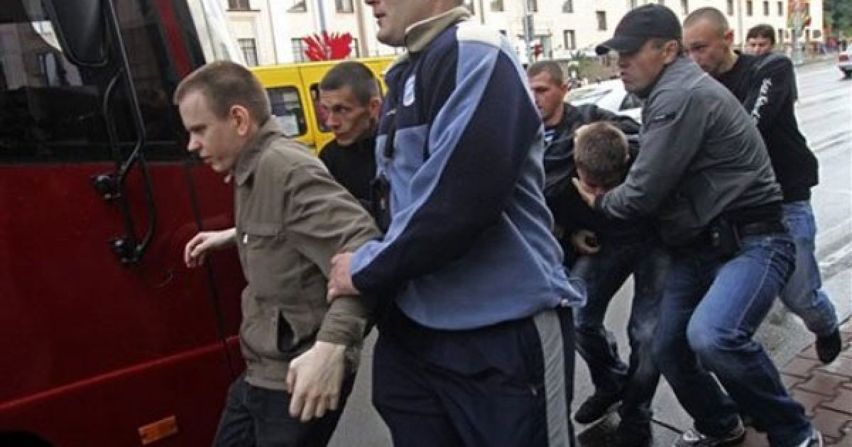 У Мінську пройшла акція протесту, затримано більше 100 "мовчазних" опозиціонерів