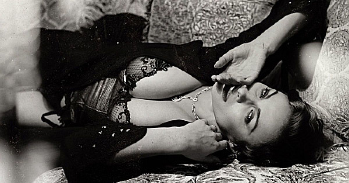 Легинстегі бөксенің эротикалық фотосуреттері