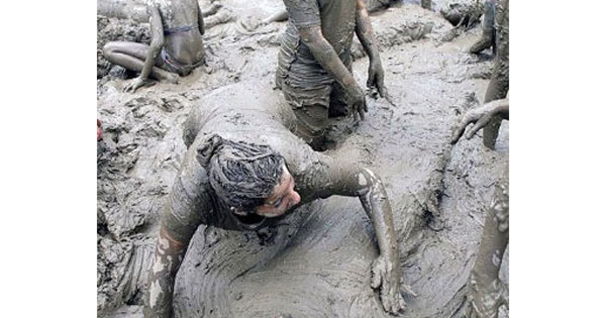 В американському місті Вестленд (штат Мічіган) провели щорічні святкування Дня багнюки і фестиваль бруду Wayne County's 2011. / © AFP