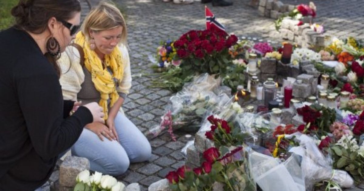 Норвегія шокована подвійним терактом 22 липня: жертвами вибуху в Осло і бійні в молодіжному таборі стали понад 90 людей, десятки поранені. / © AFP