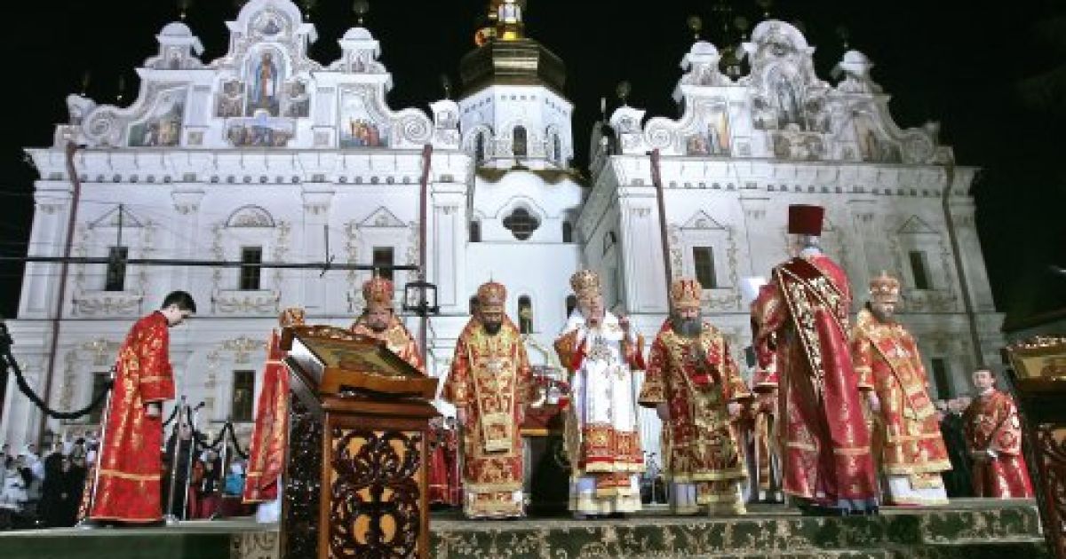 Президент Віктор Янукович взяв участь у святковому Великодньому богослужінні у Свято-Успенській Києво-Печерській лаврі / © УНІАН