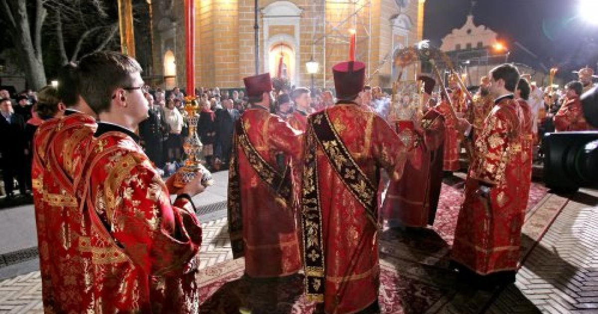 Президент Віктор Янукович взяв участь у святковому Великодньому богослужінні у Свято-Успенській Києво-Печерській лаврі / © УНІАН