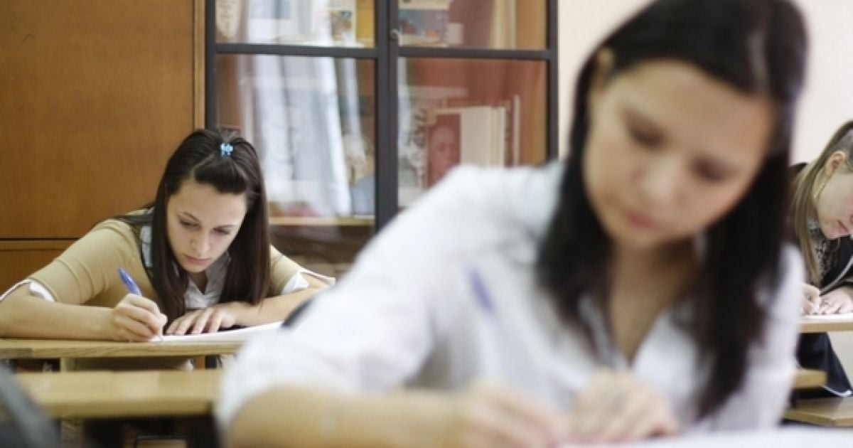 Випускникам уже підготували тести та металошукачі