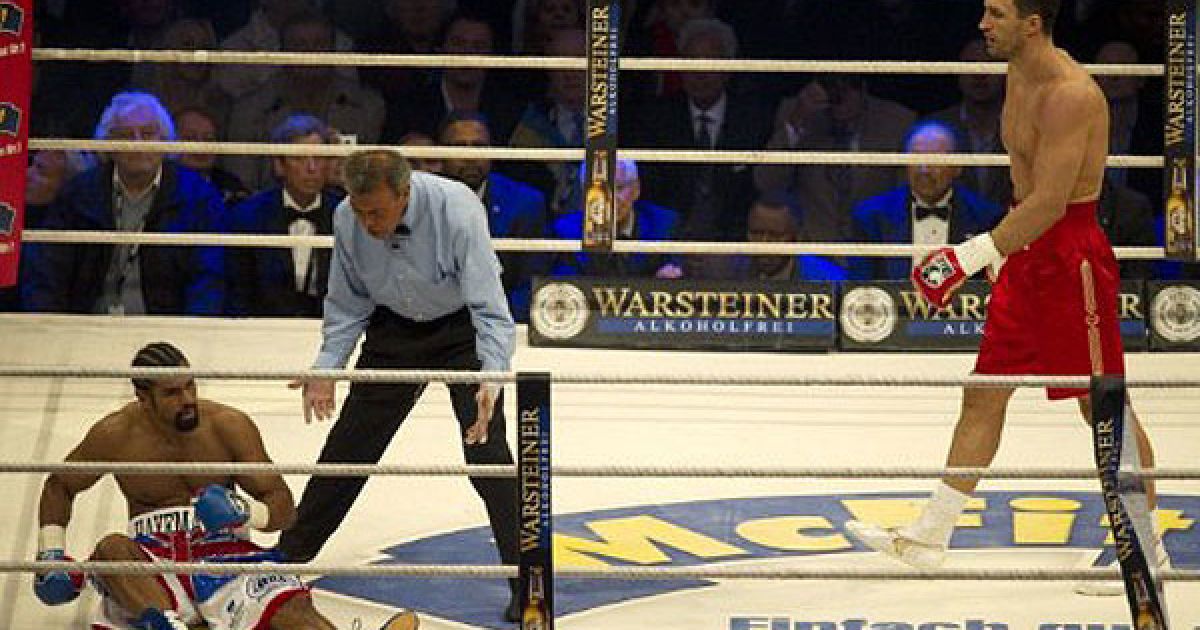 Українець Володимир Кличко став абсолютним чемпіоном світу з боксу, здобувши перемогу над Девідом Хеєм у об&#039;єднавчому поєдинку за пояси IBF/IBO, WBO і WBA. / © AFP