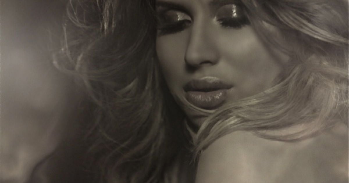 Співачка LOBODA представила новий кліп на пісню "Спасибо", зйомки якого проходили до і після пологів співачки.