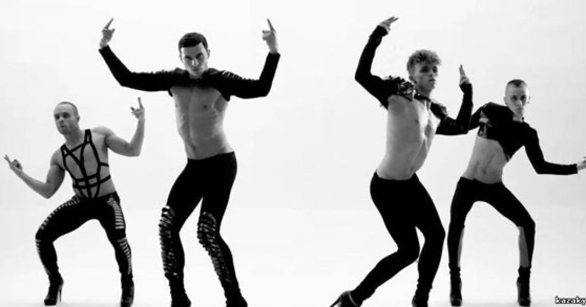 Сексапільний чоловічий гурт Kazaky, кліпи якого в Інтернеті подивились 4 млн осіб, їдуть до США та Європи. / © kazaky.net