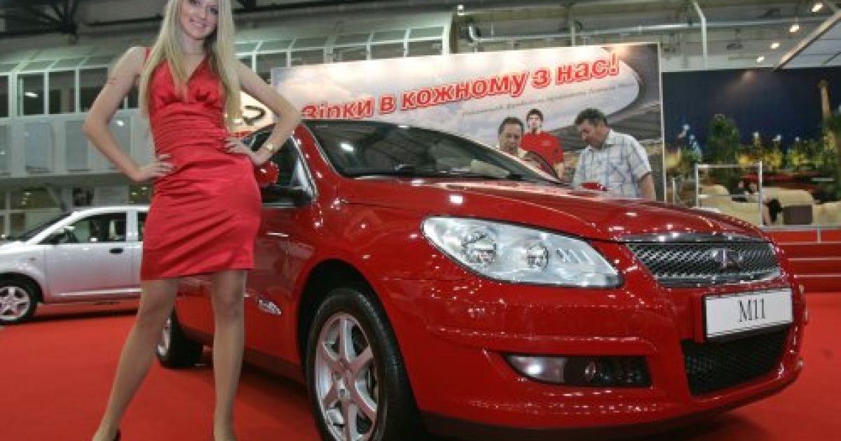 На 19-ому Міжнародному автосалоні SIA'2011 у Києві представлені 470 компаній з 20 країн світу. / © УНІАН