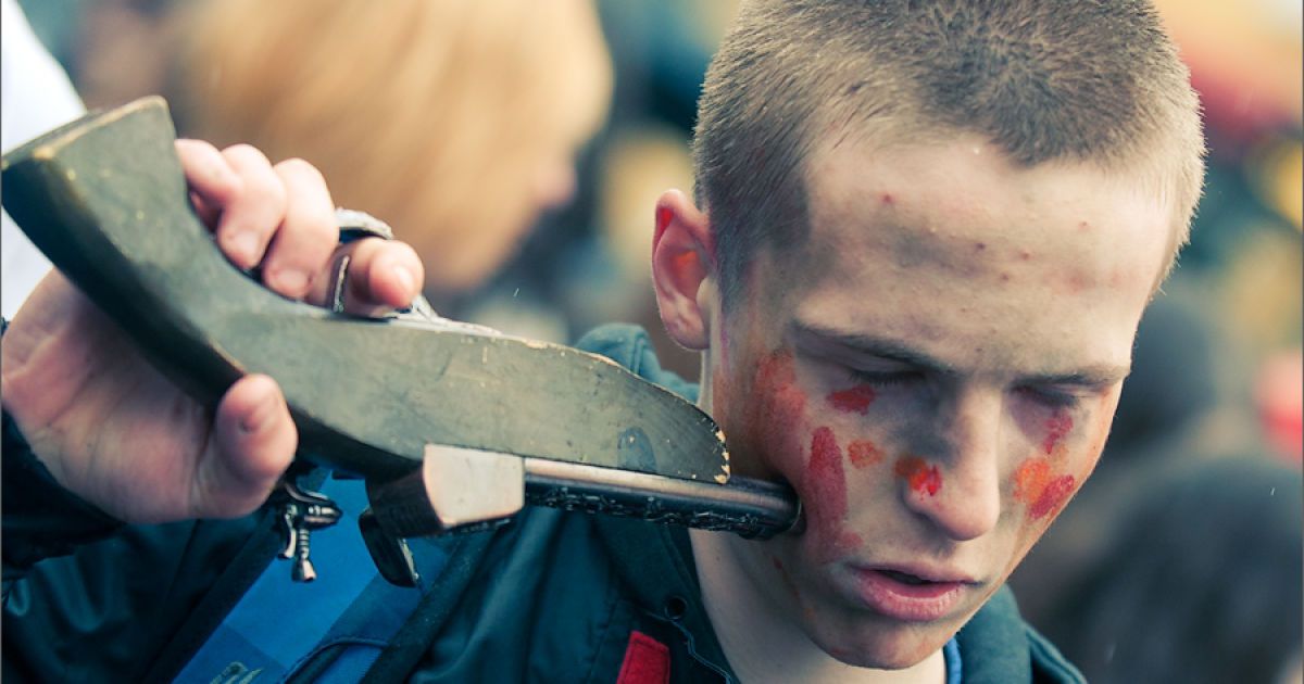 Кілька сотень молодих людей у костюмах "живих мерців" спробували провести традиційний зомбі-флешмоб на Старому Арбаті / © taek.livejournal.com