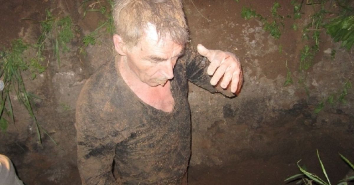 А експериментатор так знесилів без кисню, що не зміг виламати кришку труни. / © gazeta.ua