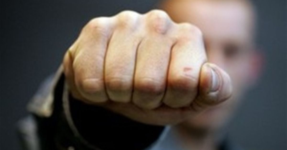 Зловмисники проникли в будинок регіонала,побили його, забрали золото й гроші