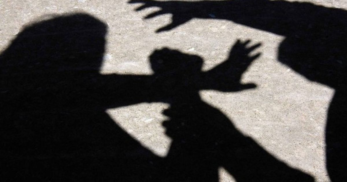 В Киеве на Троещине насильник набросился на 13-летнюю школьницу в подъезде