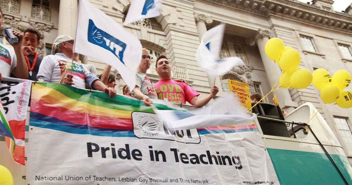 Щорічний гей-парад "Gay Pride 2011" в Лондоні зібрав більше мільйона глядачів. / © LJ moscowlondon