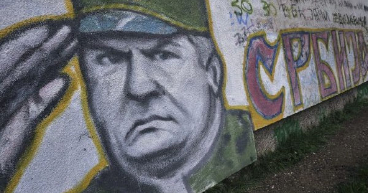 Заарештованого у Сербії колишнього генерала боснійських сербів Ратко Младіча видали Міжнародному трибуналу у справах колишньої Югославії в Гаазі. / © AFP