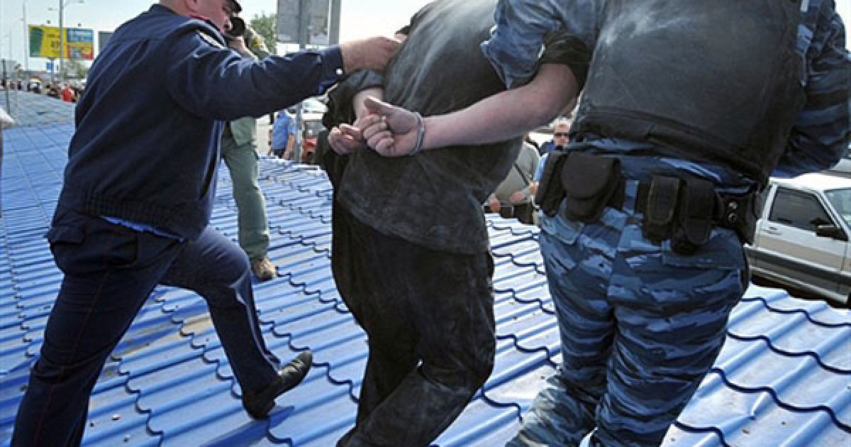 Бійка під час знесення ринку Лісовий у Києві_6 / © AFP