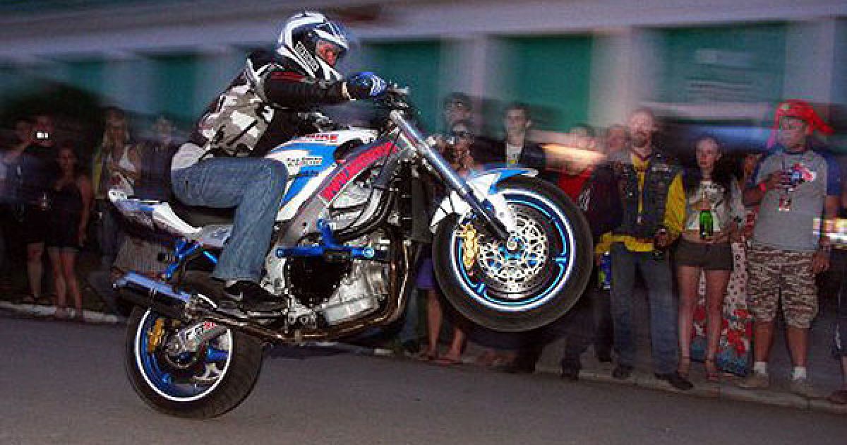 В Ужгороді відбувся 6-ий міжнародний байкерський фестиваль "Music Bike Ukraine 2011", на який приїхали тисячі байкерів з різних країн Європи. / © УНІАН