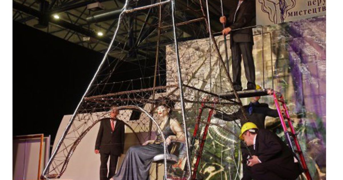 Київські перукарі створили найвищу зачіску в світі
