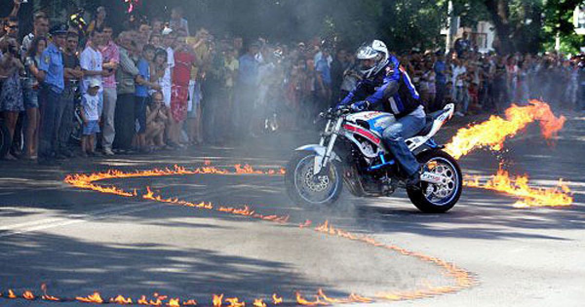 В Ужгороді відбувся 6-ий міжнародний байкерський фестиваль "Music Bike Ukraine 2011", на який приїхали тисячі байкерів з різних країн Європи. / © УНІАН
