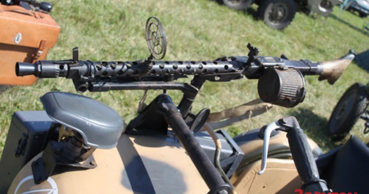 На московському аеродромі Тушино провели 15-те ювілейне автошоу "Автоекзотика-2011" / © За Рулем