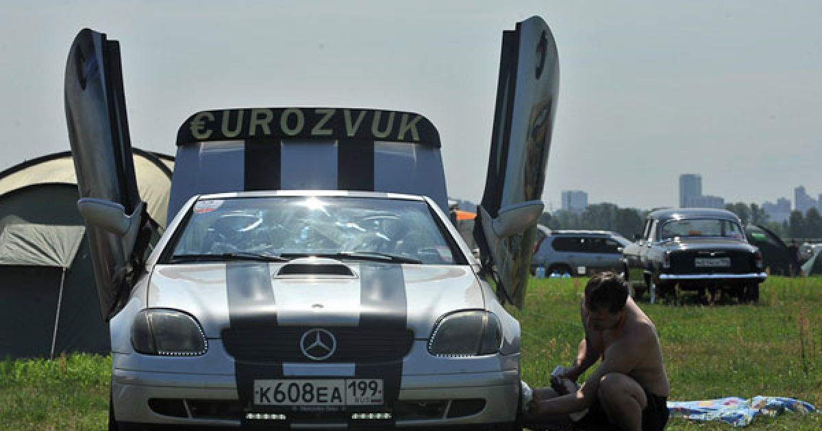 На московському аеродромі Тушино провели 15-те ювілейне автошоу "Автоекзотика-2011" / © LJ aleshru
