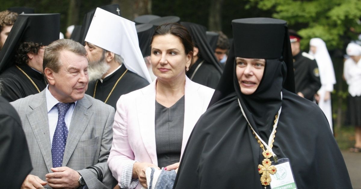 Глава Російської православної церкви патріарх Кирило провів молебень на Володимирській гірці в Києві.