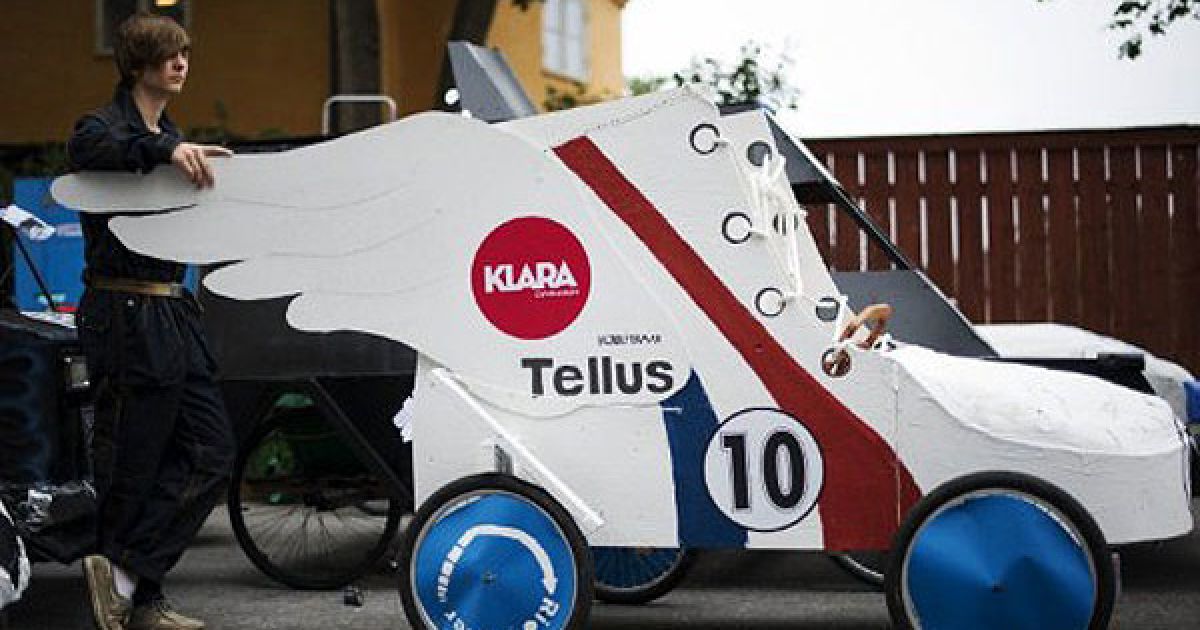 В Стокгольмі провели перегони на саморобних "мильницях" Stockholm Red Bull Soapbox 2011. / © AFP
