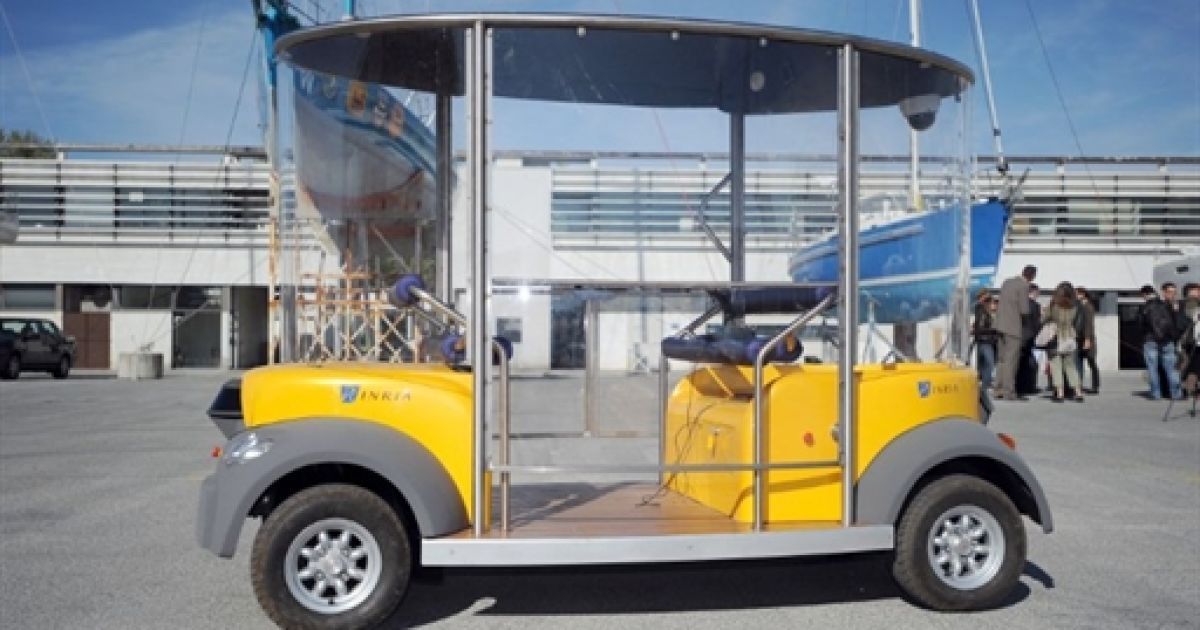 У Франції випробували перший міський автобус, який їздить без водія. / © AFP