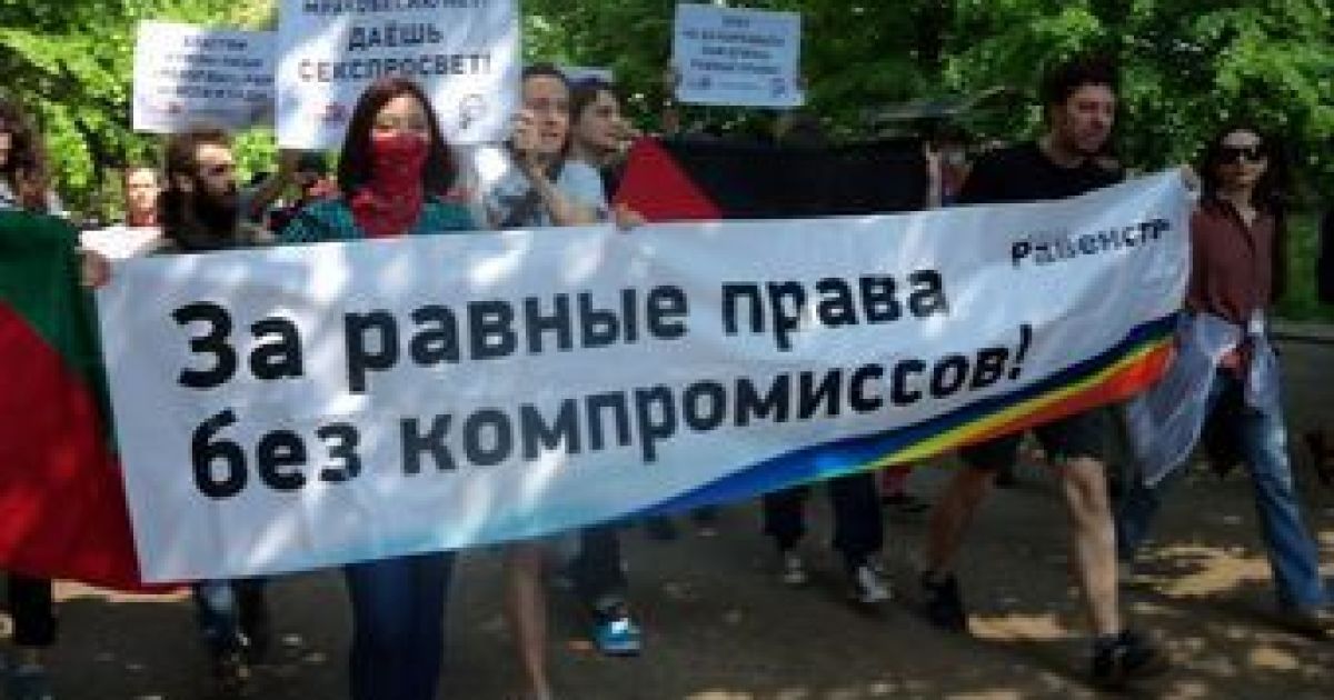 Поліція затримала десятки лесбіянок, які проводили поодинокі пікети проти гомофобії у центрі Москви. / © www.ikd.ru
