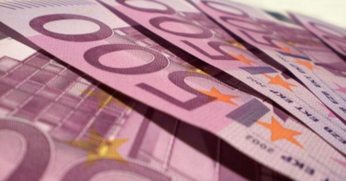 Франція запровадила податок для багатих