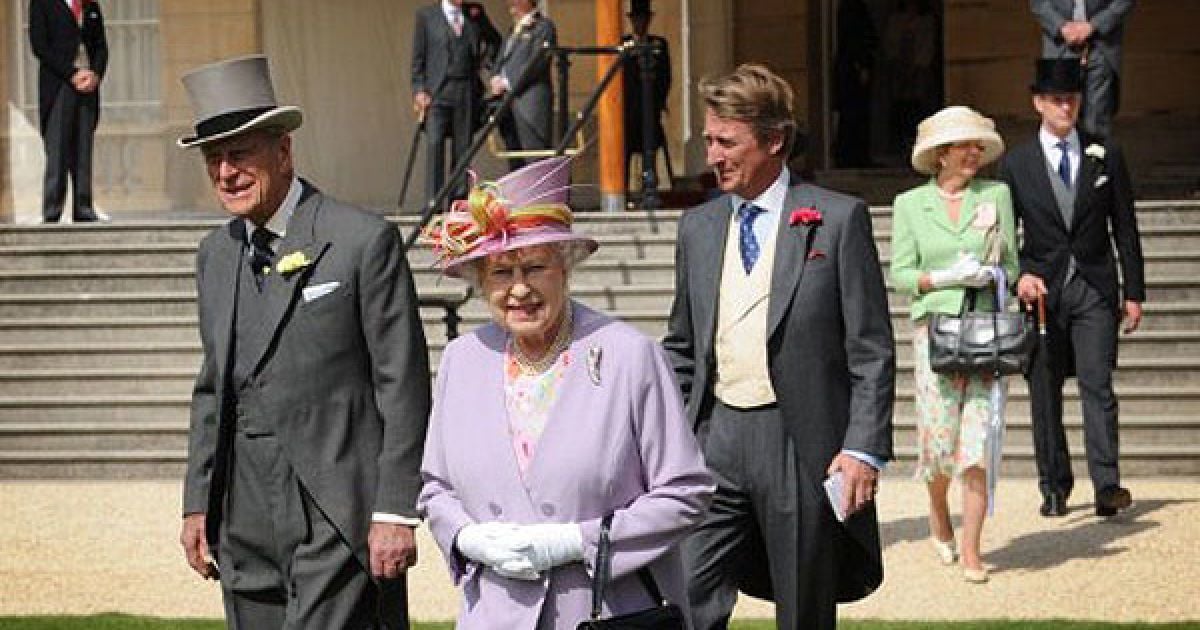 Великобританія, Лондон. Британська королева Єлизавета II і герцог Единбурзький відвідали першу в цьому році королівську вечірку в саду, яку провели в Букінгемському палаці в Лондоні. / © AFP