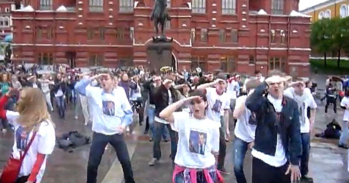 "Танець Медведєва" на Манежній