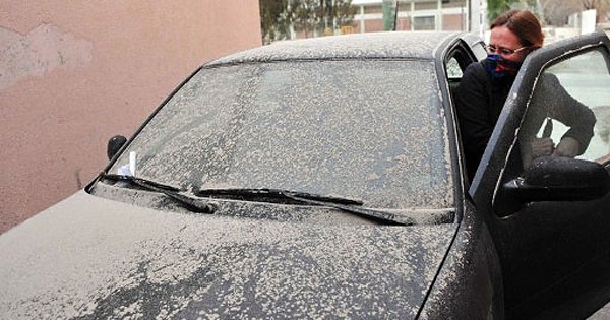 В Чилі через виверження вулканічної гряди Пуйеуе-Кордон евакуюють тисячі людей. Хмара попелу досягла Аргентини. / © AFP