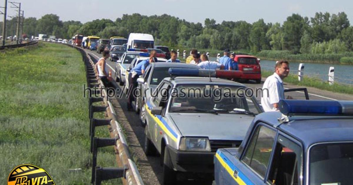 Ще троє пасажирів "Рено" (серед яких двоє хлопчиків 10 і 11 років) та чотири пасажири "ВАЗ-2107" (у тому числі 15-річний підліток) отримали тілесні ушкодження різного ступеню тяжкості та були госпіталізовані. / © Друга Смуга