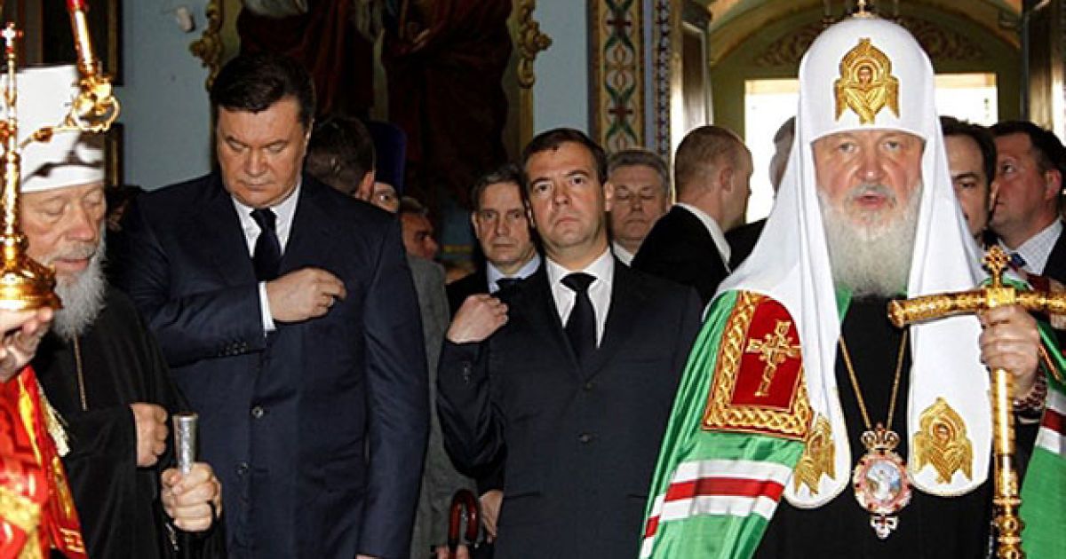 Віктор Янукович і Дмитро Мєдвєдєв відвідали Свято-Іллівський Чорнобильський храм, де патріарх Московський і всієї Русі Кирило відправив молебень. На молебні був також присутній митрополит Київський і всієї України Володимир.