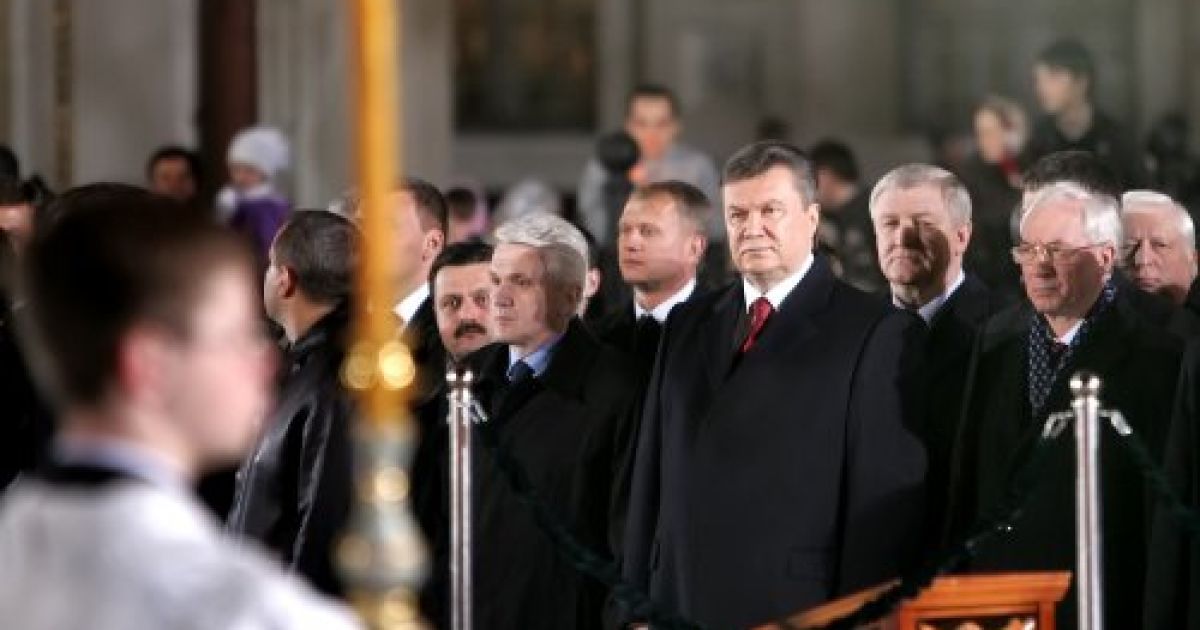 Президент Віктор Янукович взяв участь у святковому Великодньому богослужінні у Свято-Успенській Києво-Печерській лаврі / © УНІАН