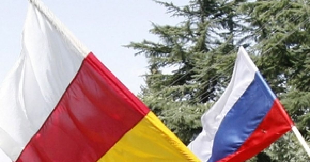 Прапори Південної Осетії та Росії