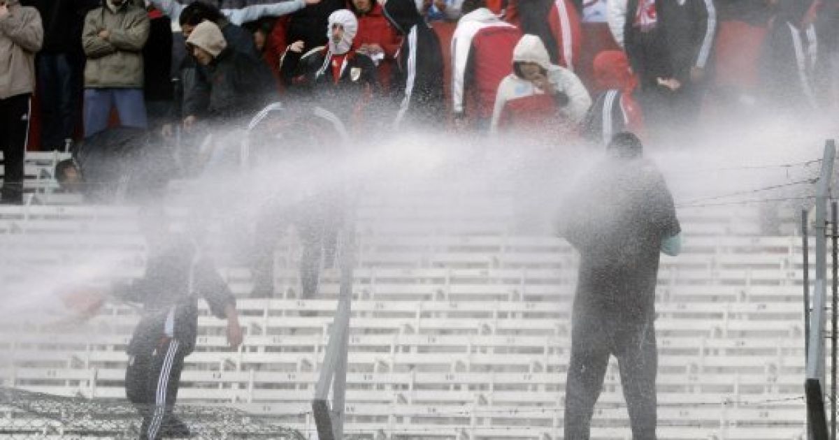 В Аргентині футбольні фанати спровокували масові безлади / © The Huffington Post