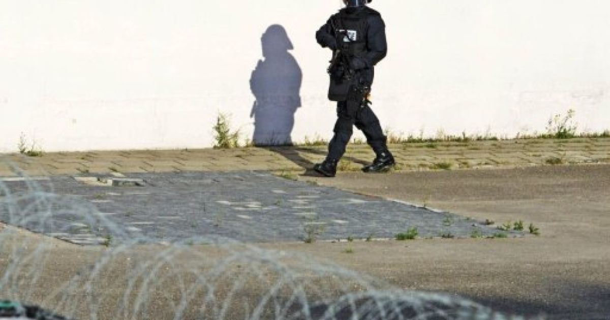 Заарештованого у Сербії колишнього генерала боснійських сербів Ратко Младіча видали Міжнародному трибуналу у справах колишньої Югославії в Гаазі. / © AFP