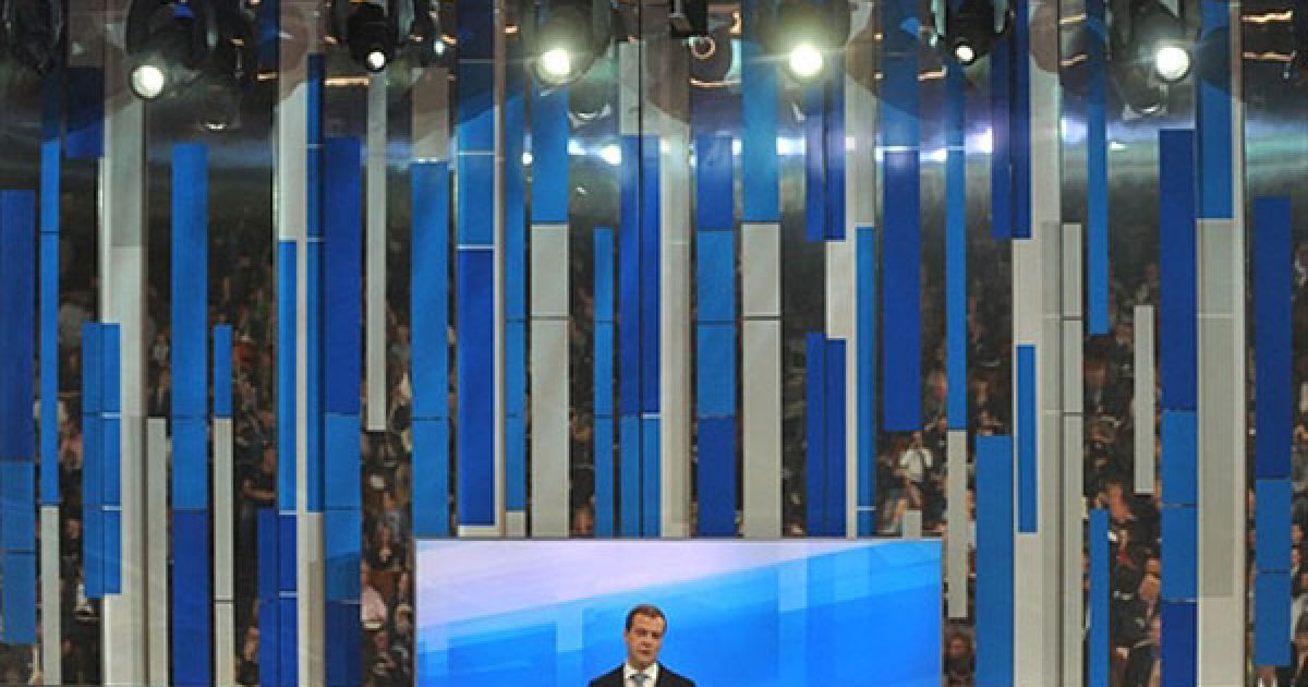 Медведєв почав конференцію зі вступного слова, однак практично відразу попросив ставити запитання / © AFP