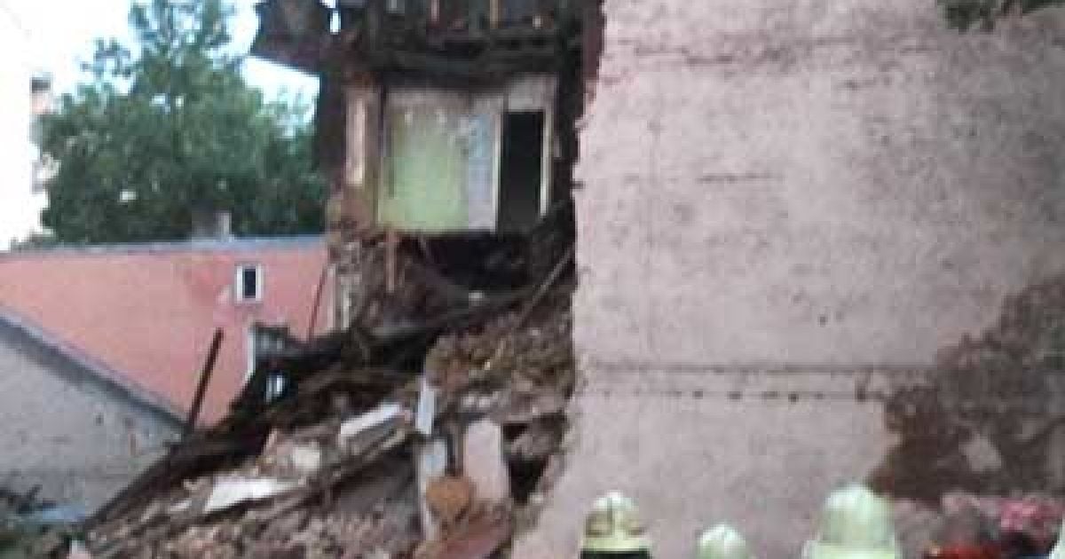 Під час сильного буревію в Ризі блискавка зруйнувала стіну нежитлового п&#039;ятиповерхового будинку. / © kasjauns.lv