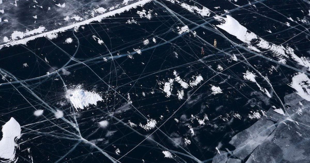 Рибалки на льоду озера Байкал. / © Yann Arthus-Bertrand