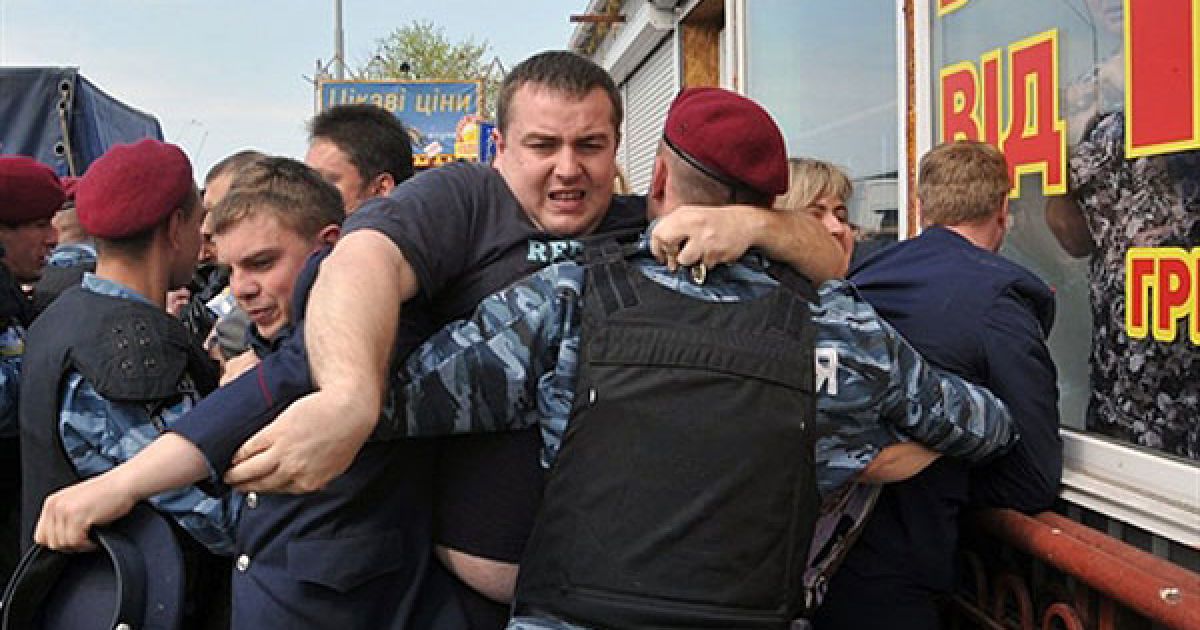 Бійка під час знесення ринку Лісовий у Києві_1 / © AFP