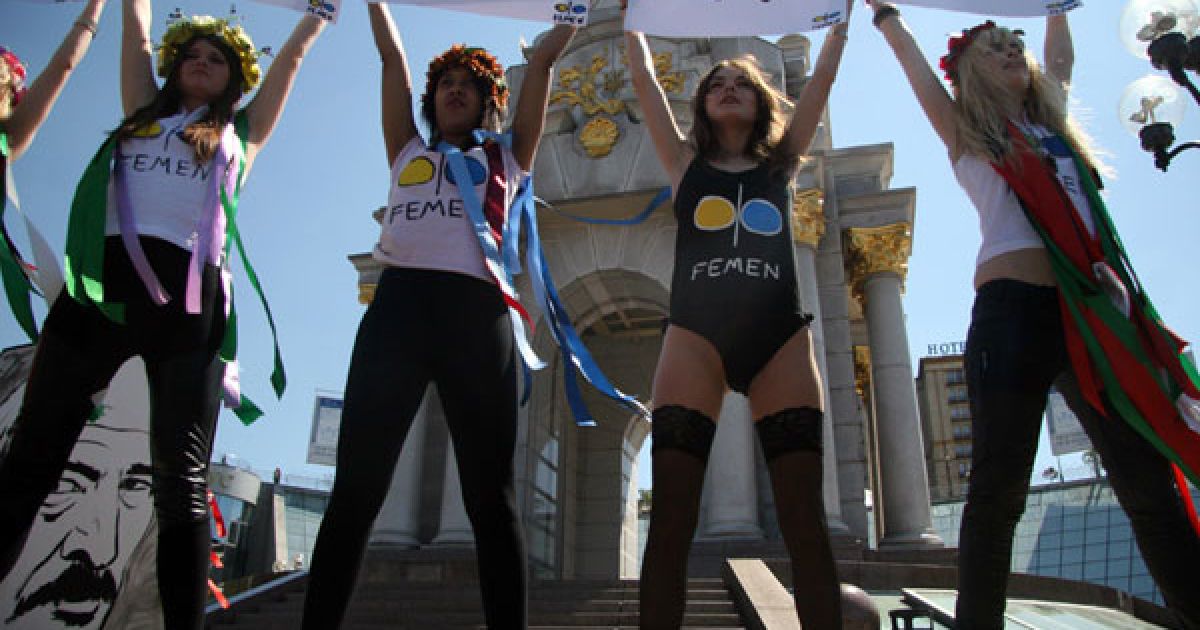 FEMEN закликав міжнародну спільноту дати жорстку оцінку діям Лукашенка і врятувати білоруський народ. / © Жіночий рух FEMEN