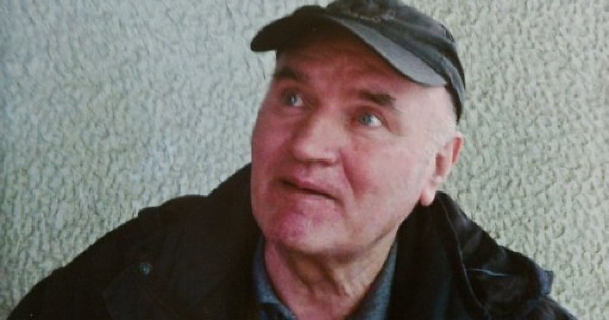 Заарештованого у Сербії колишнього генерала боснійських сербів Ратко Младіча видали Міжнародному трибуналу у справах колишньої Югославії в Гаазі. / © AFP