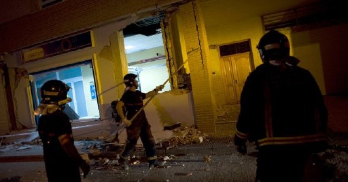 Через дві години після першого підземного поштовху був зафіксований афтершок магнітудою 4,4. / © AFP