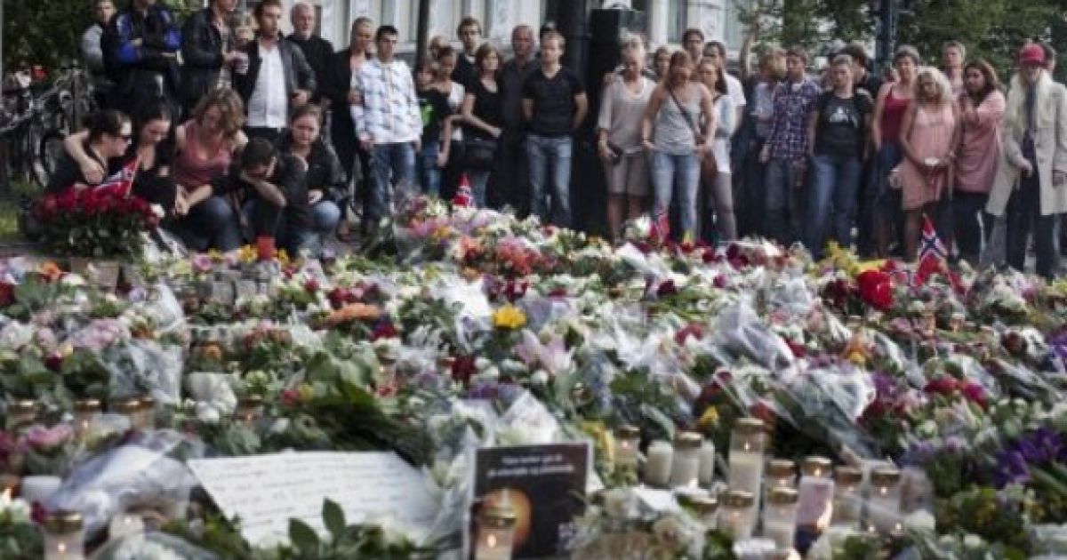 Норвегія шокована подвійним терактом 22 липня: жертвами вибуху в Осло і бійні в молодіжному таборі стали понад 90 людей, десятки поранені. / © AFP