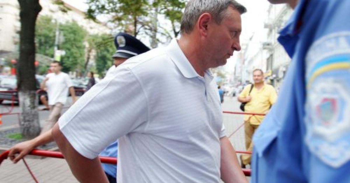 Конфлікт між міліцією і депутатами виник після того, як суддя Родіон Кірєєв ухвалив рішення видалити із зали бютівця Юрія Прокопчука за негідну поведінку. / © УНІАН