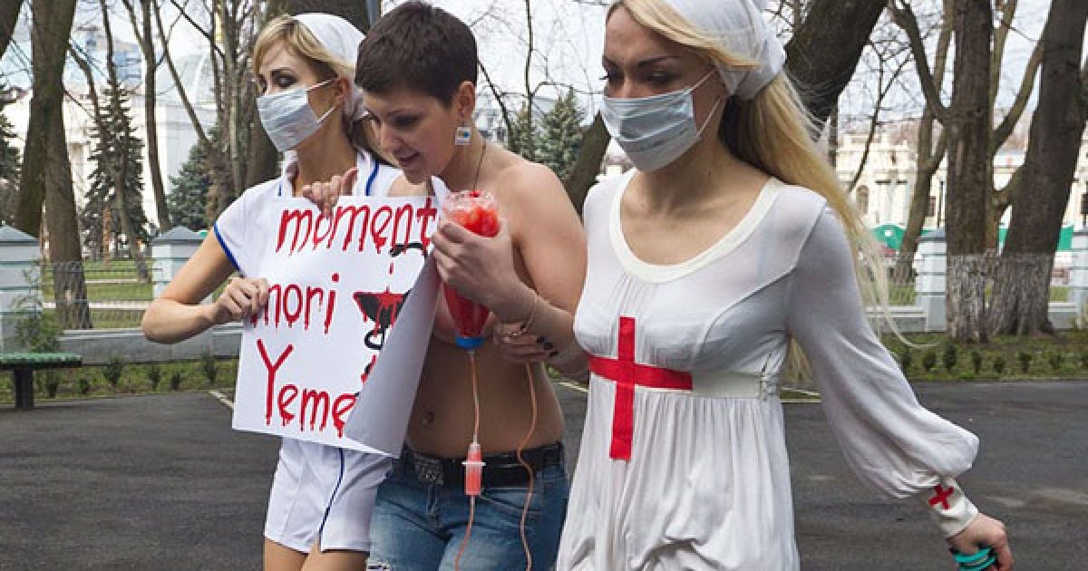 Активістки руху FEMEN влаштували акцію протесту перед будівлею Міністерства охорони здоров&rsquo;я України. / © Жіночий рух FEMEN